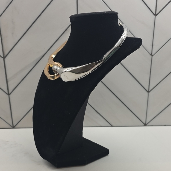 Elegant Gold and Silver Women's Necklace - Picture 2 of 4